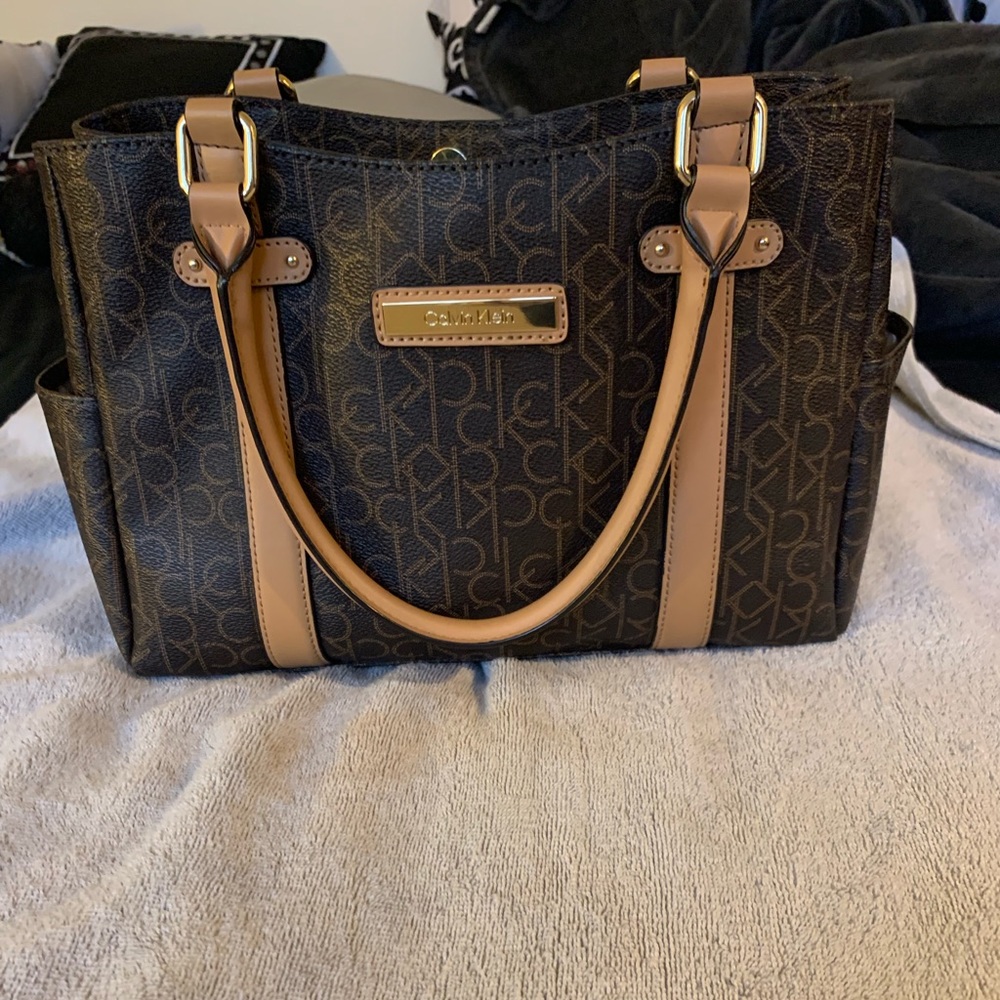 CALVIN KLEIN HAND BAG
